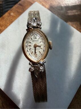Vintage Benrus 21 Jewel Ladies Wristwatch Manual Wind Mesh Band - Running!